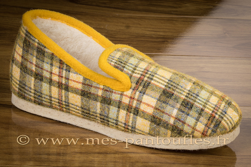 Pantoufles charentaises pour femme semelles feutre écossais jaune | Mes Charentaises