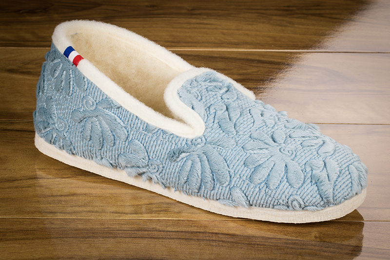 Pantoufles charentaises semelles confort crêpe velours texturé à fleur BLEU CIEL | Mes Charentaises