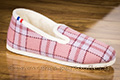 Charentaises à carreaux roses pour femme  semelle confort-crêpe