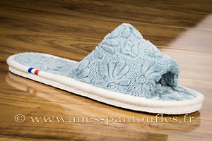 Claquettes semelles confort crêpe velours texturé à fleur bleu