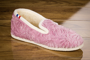 Pantoufles charentaises semelles confort crêpe velours texturé à fleur PARME