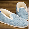 Pantoufles charentaises semelles confort crêpe velours texturé à fleur bleu ciel - 9cmont0128